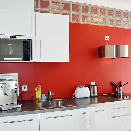 Unique Serviced Living @ Airport Line Апартаменты