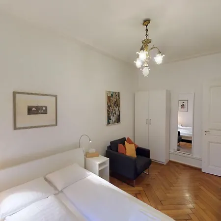 Unique Serviced Living @ Airport Line Апартаменты Базель