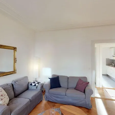 Unique Serviced Living @ Airport Line Апартаменты *