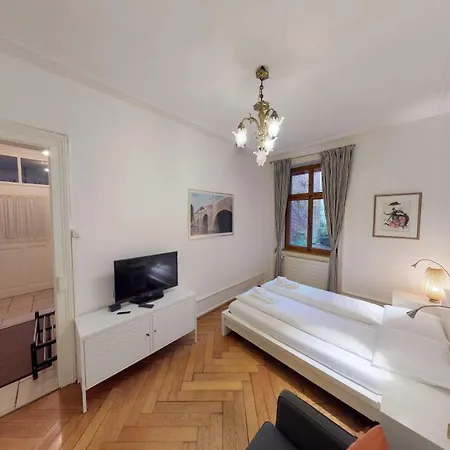Unique Serviced Living @ Airport Line * Базель