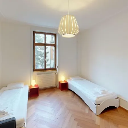 Unique Serviced Living @ Airport Line Апартаменты Базель
